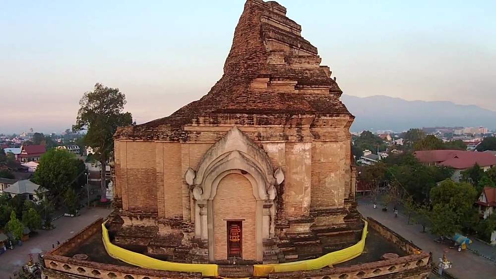 Достопримечательности Чиангмая - Храм Чеди Луанг