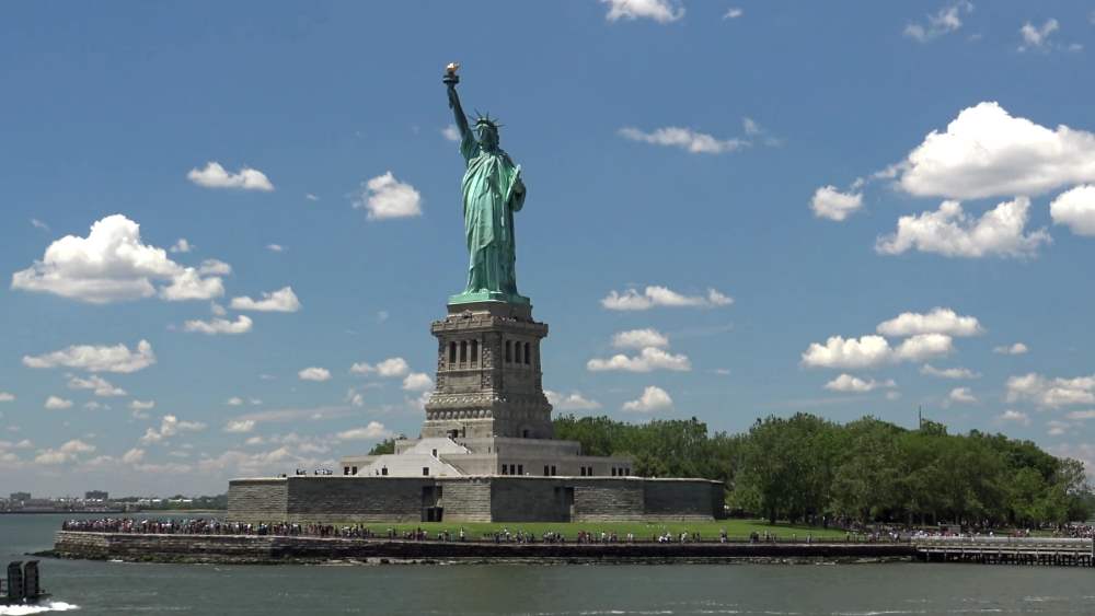 Главная достопримечательность Нью-Йорка - Статуя Свободы