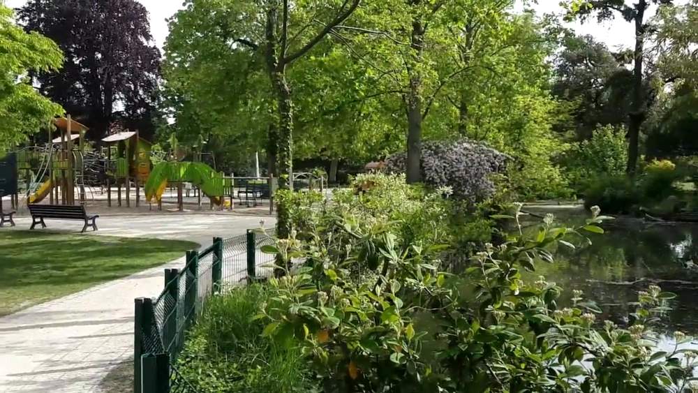 The Quiet Botanical Gardens in Toulouse (France)