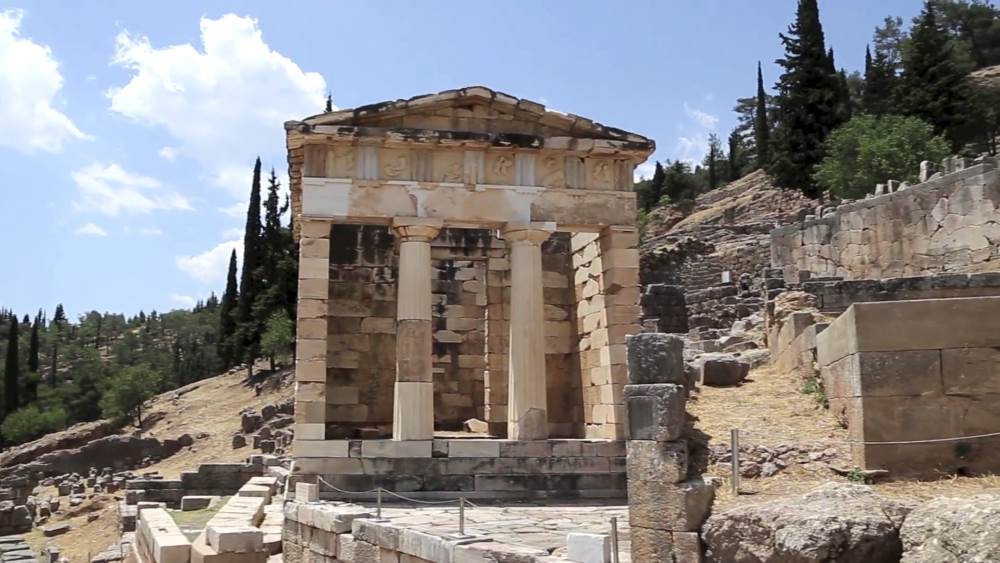 What to see in Greece - the city of Delphi