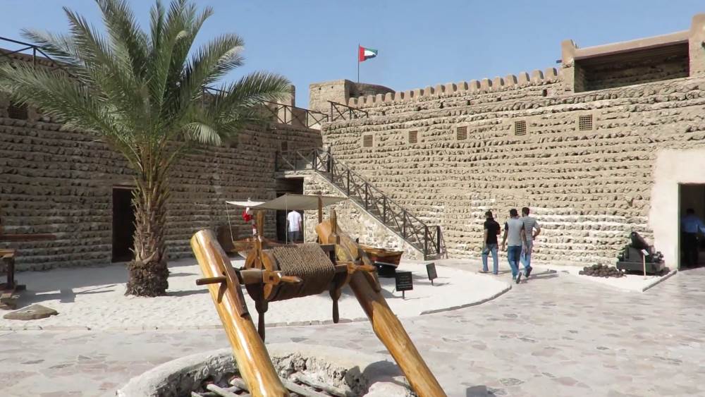 Sightseeing in the World - Al-Fahidi Fort