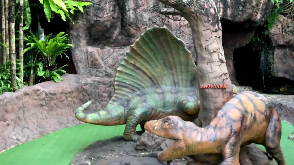 Развлечения для детей на Пхукете - Мини-гольф «Парк динозавров»