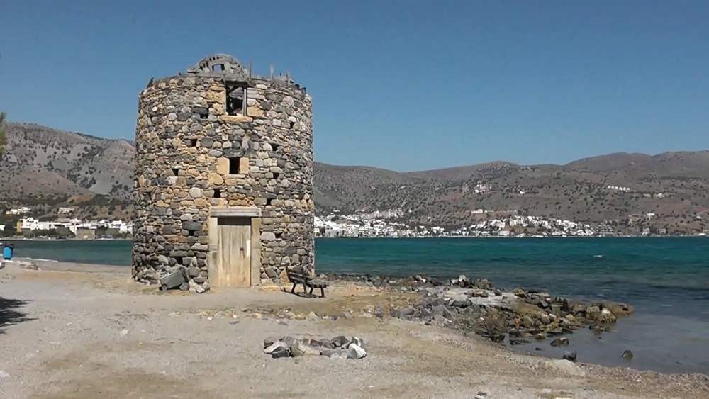 The sunken city of Olus can be seen on Crete by yourself