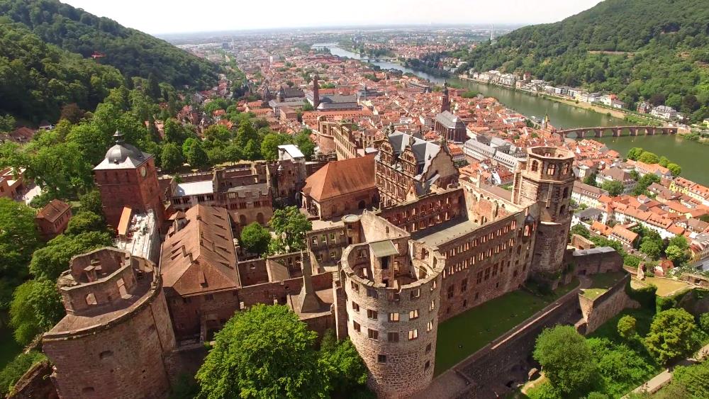 Гейдельбергский замок в Германии - главная достопримечательность