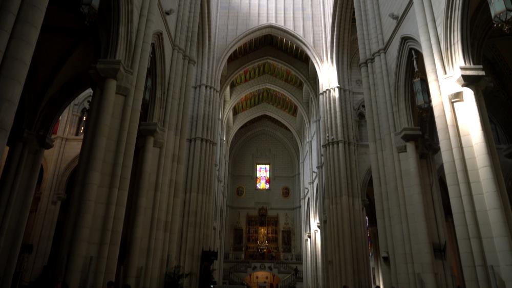 Достопримечательности Мадрида на фото - Кафедральный собор Альмудена