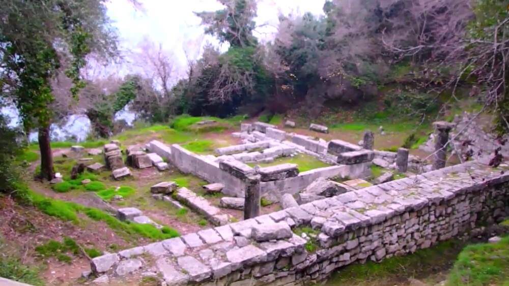 На корфу стоит посмотреть руины храма Артемиды