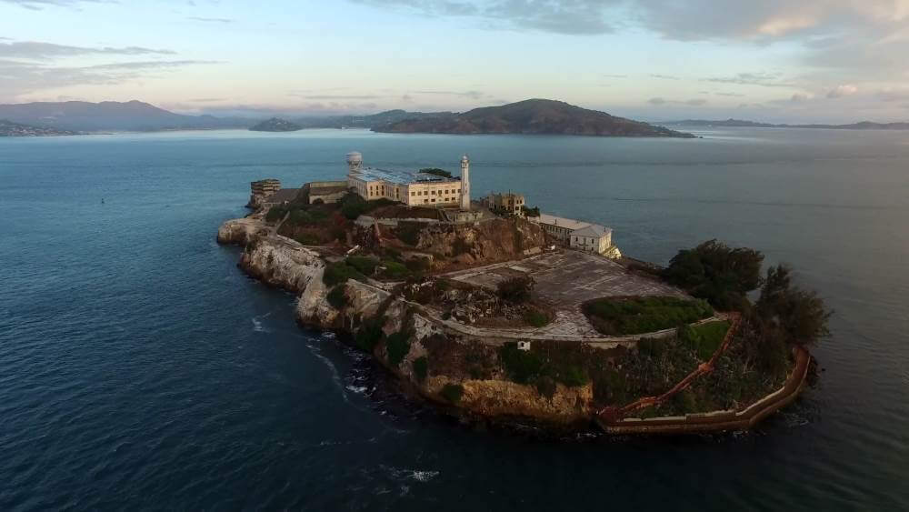 Alcatraz Prison - Photos and descriptions of places of interest in the U.S.