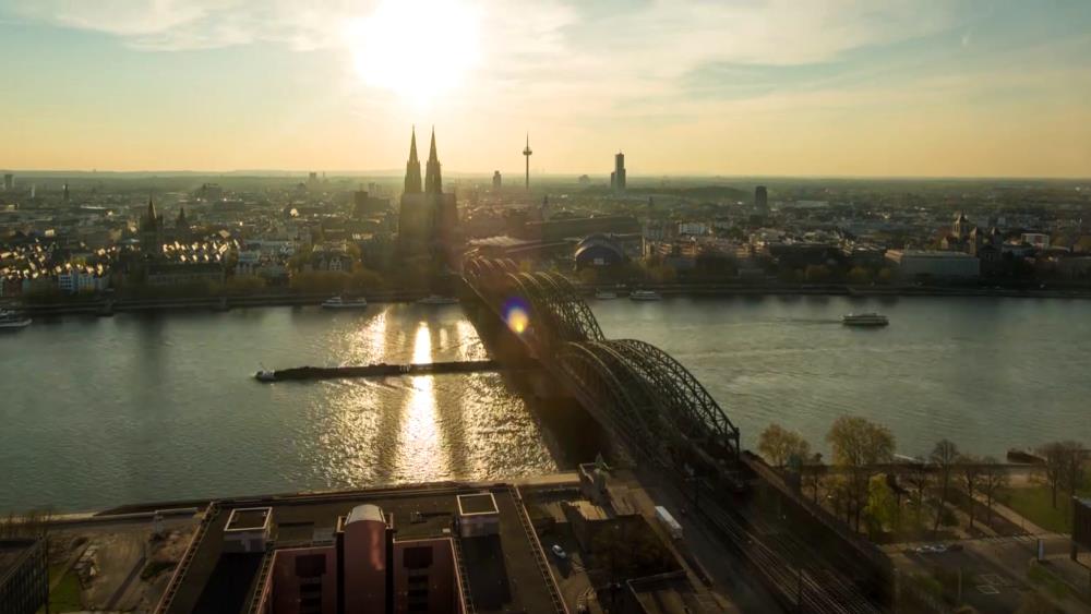 Cologne sights photo - Hohenzollern Bridge