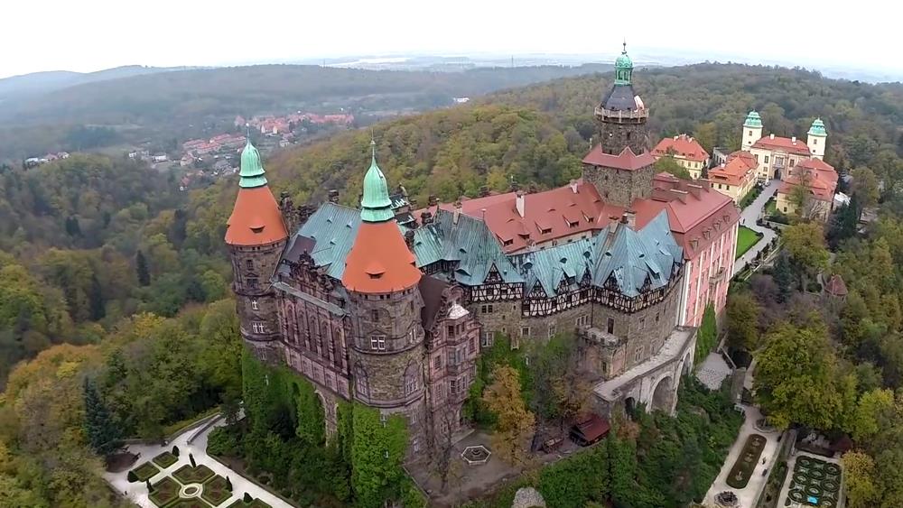 Великолепный замок Ксенз в Польше