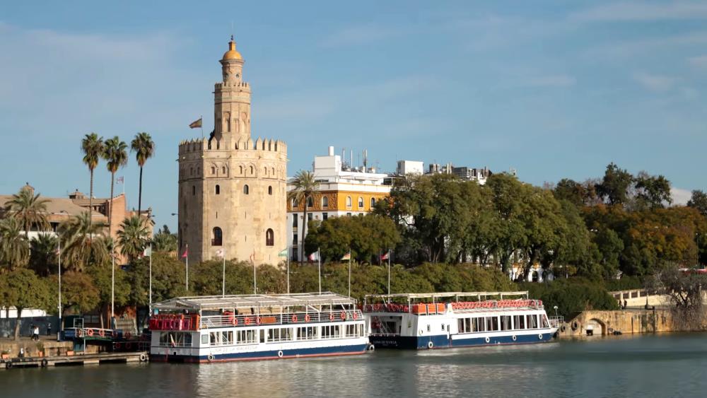 Golden Tower - photo and description of places of interest in Seville