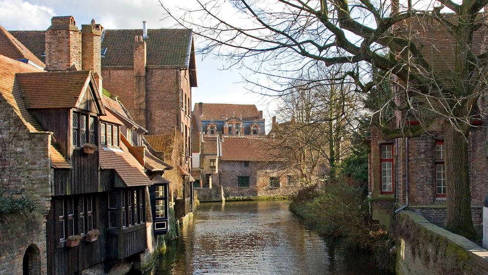 The romantic canals of Bruges