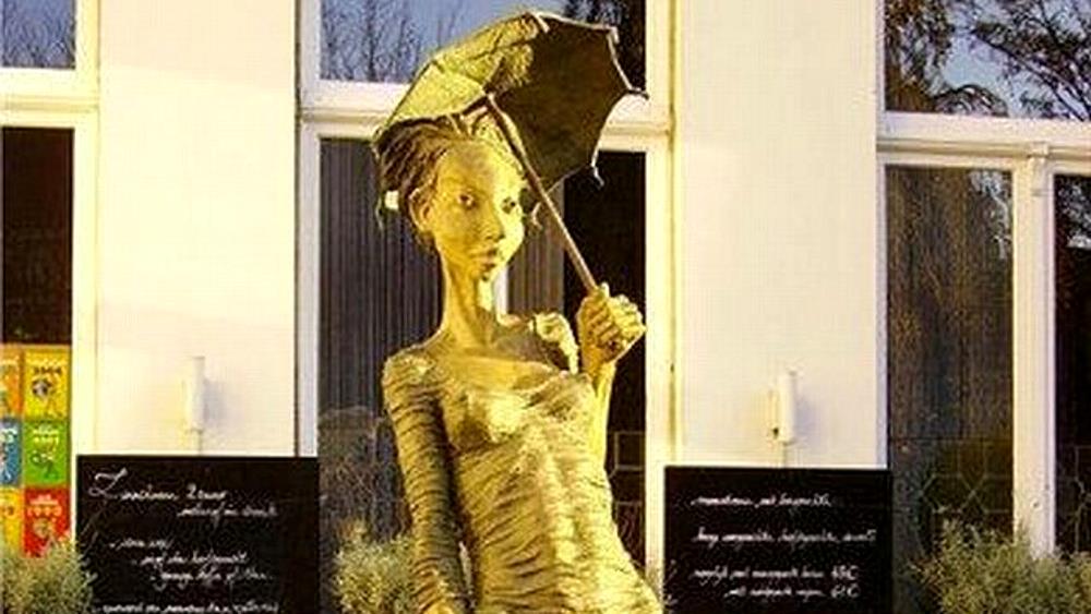 Monument to the girl with an umbrella - the city of Bruges (Belgium)