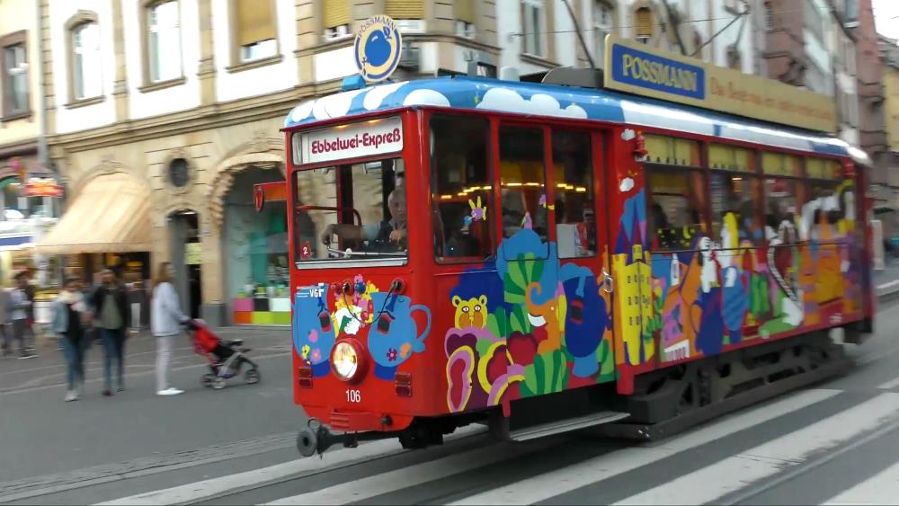 Экскурсионный трамвай в городе Франкфурт-на-Майне