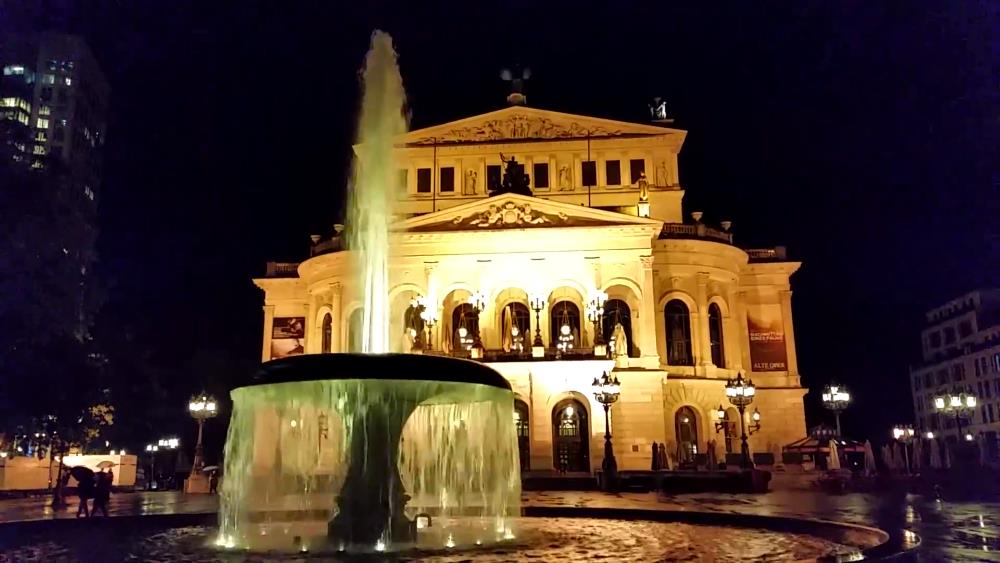 Photos and descriptions of interesting places in Frankfurt - Old Opera House