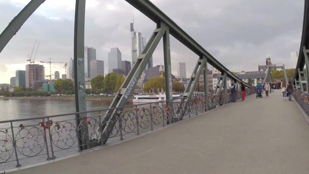 Интересное место во Франкфурте - Железный мост влюбленных