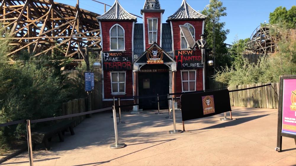 Rides of Aventura Park in Spain - Wild West