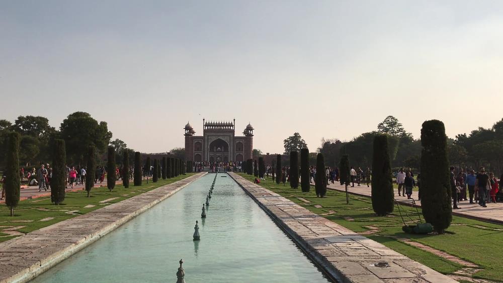 Working hours of the Taj Mahal in India