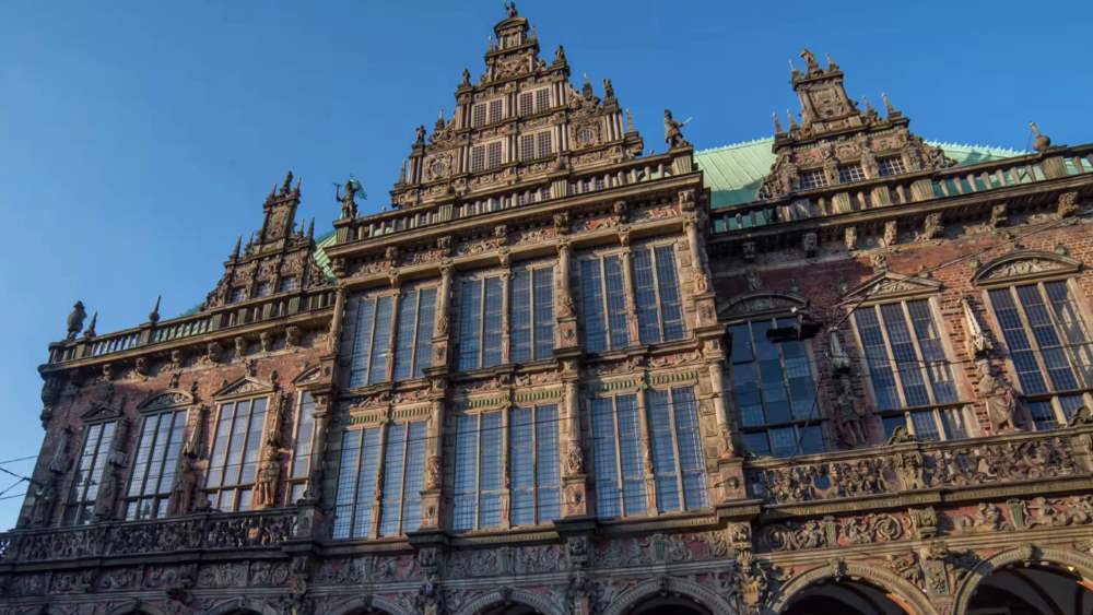Tourists are bound to come to see the Town Hall and the Schütting in Bremen