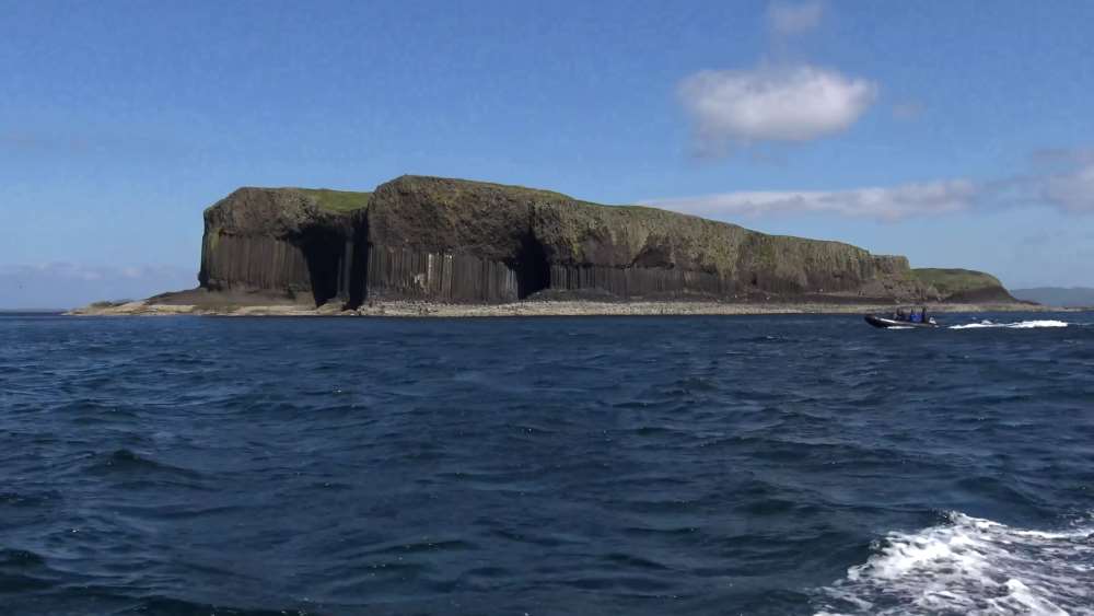 Scottish sights with photos - Staffa Island