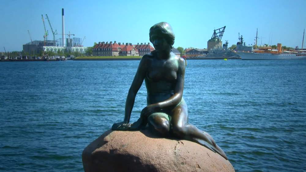 Monument to the Little Mermaid in Copenhagen