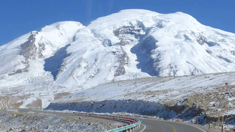 There are mountain roads in the Pamirs
