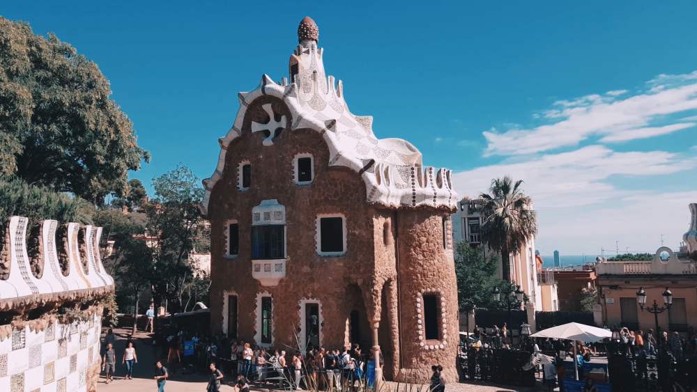 Features of the style of Park Guell in Barcelona