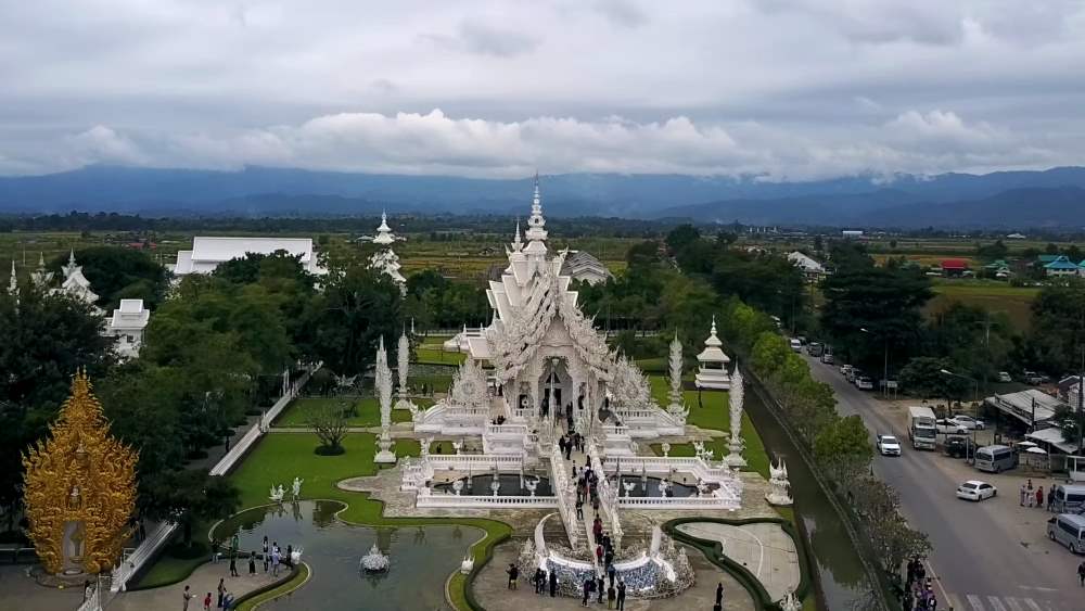 Белый храм в Чинграй (Таиланд)