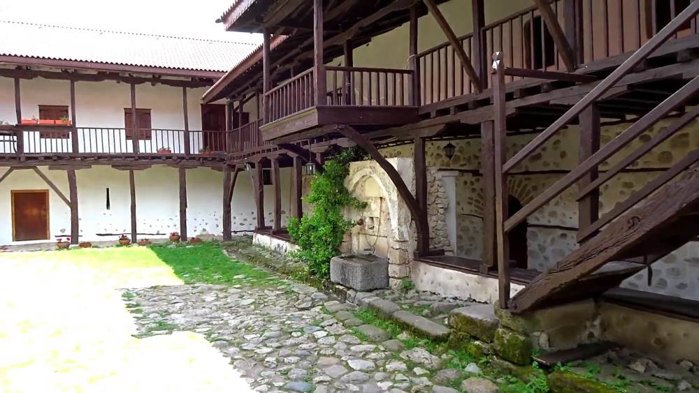 Роженский монастырь - одна из достопримечательностей Болгарии