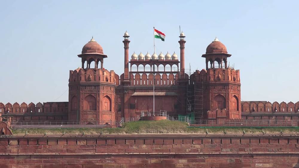 Красный форт - одна из главных достопримечательностей Дели