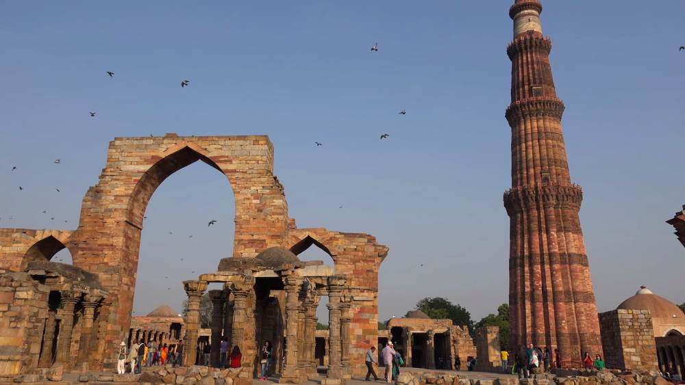 Великолепный памятник архитектуры в Дели - Кутб-Минар