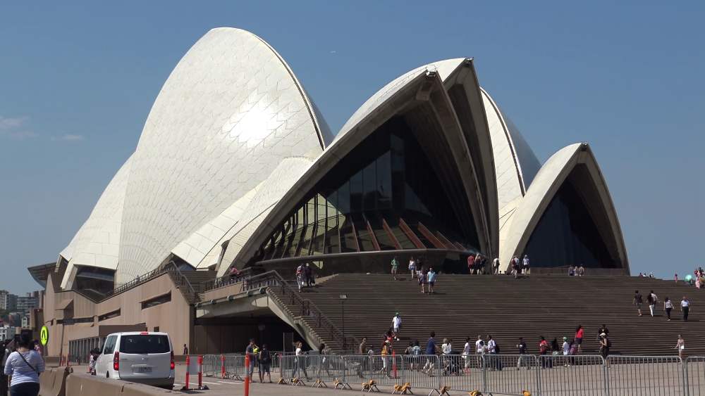 Оперный театр - главная достопримечательность Сиднея (Австралия)