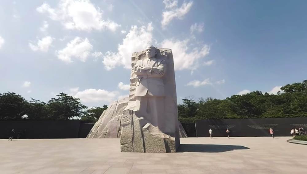 В Вашингтоне обязательно стоит посмотреть Памятник Мартину Лютеру Кингу