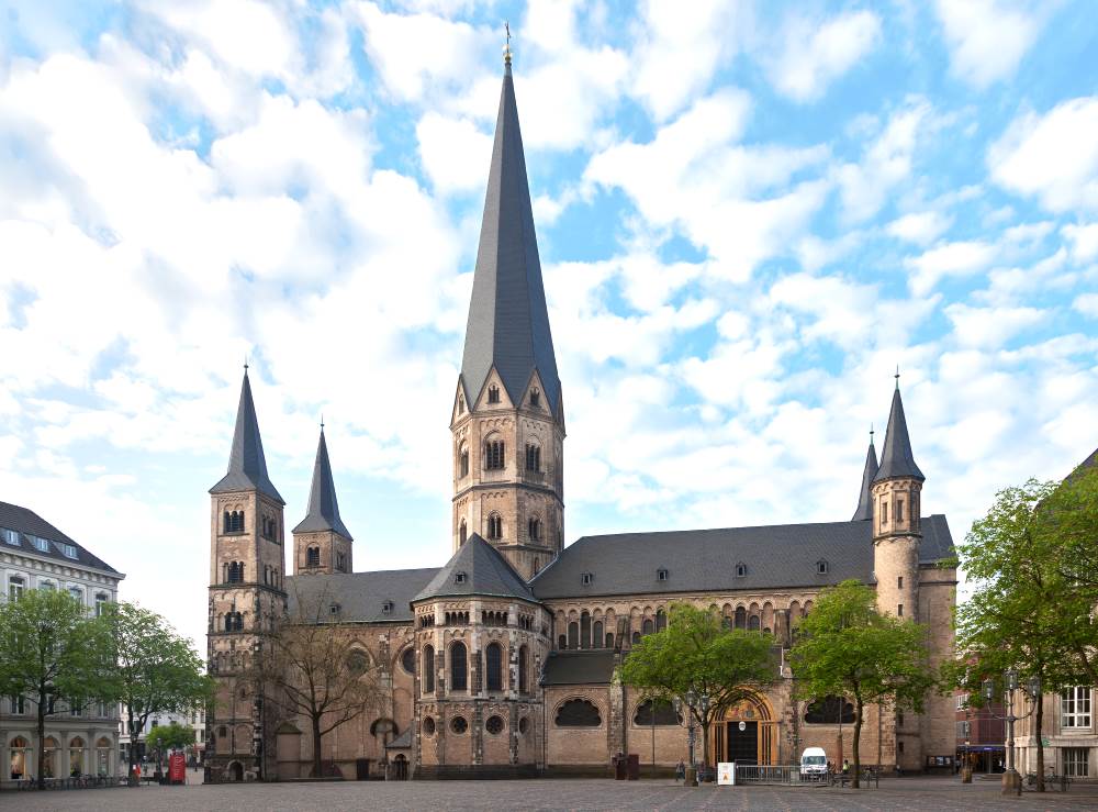 Монастырь-базилика в городе Бонн, Германия