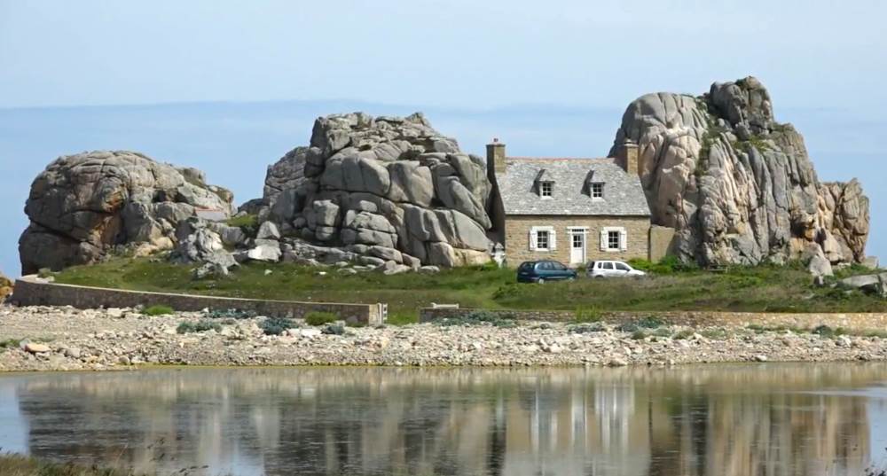 A house between rocks in the Brittany region