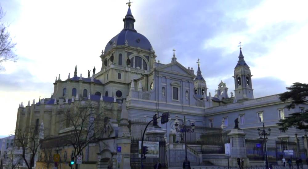 Кафедральный собор Альмудена в Мадриде, Испания
