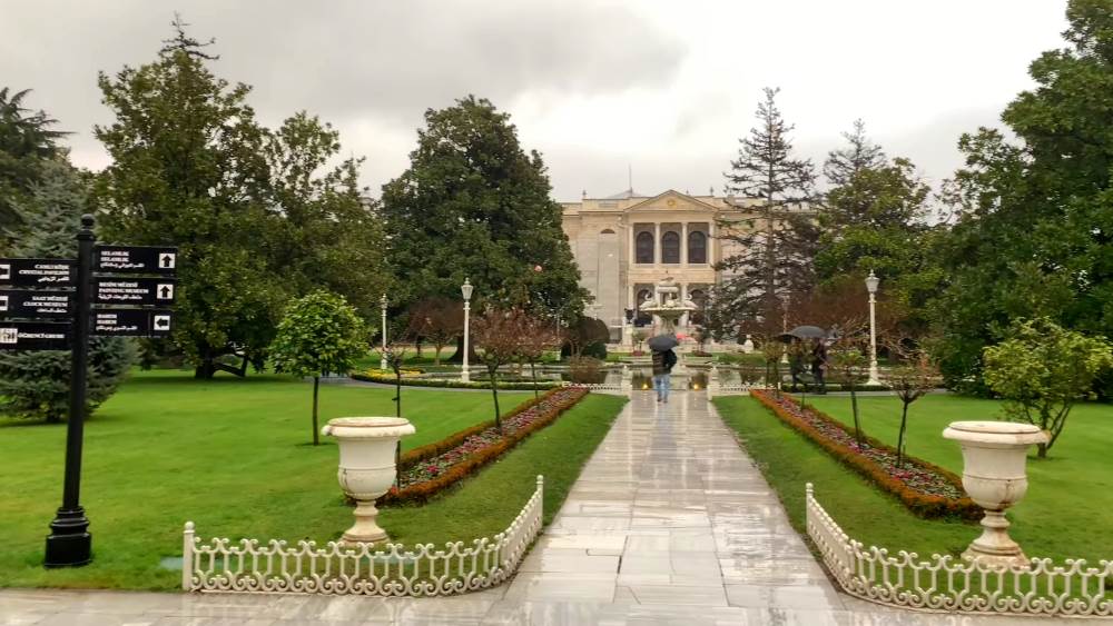 Дворец-музей Долмабахче в Стамбуле