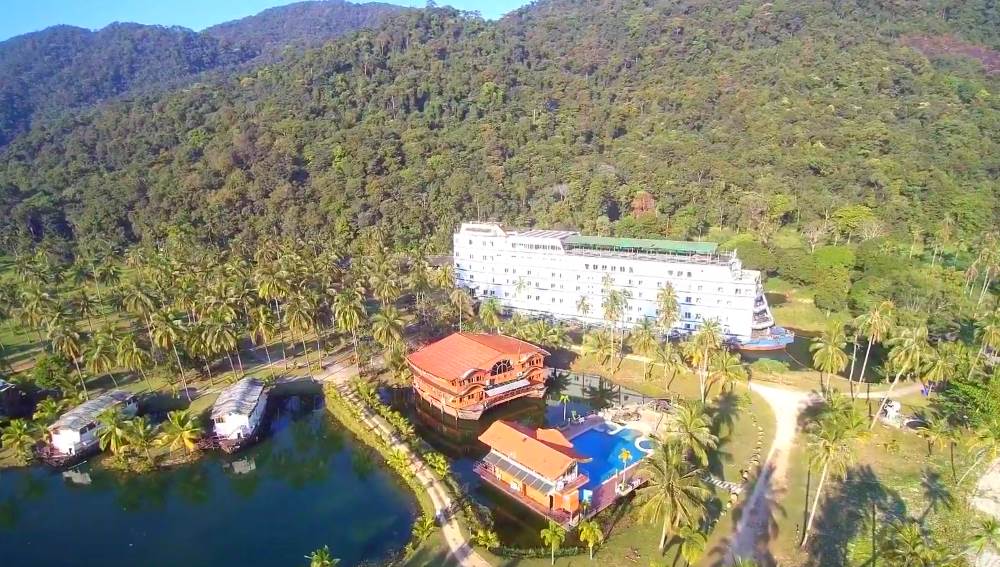 Ko Chang in Thailand - an abandoned hotel