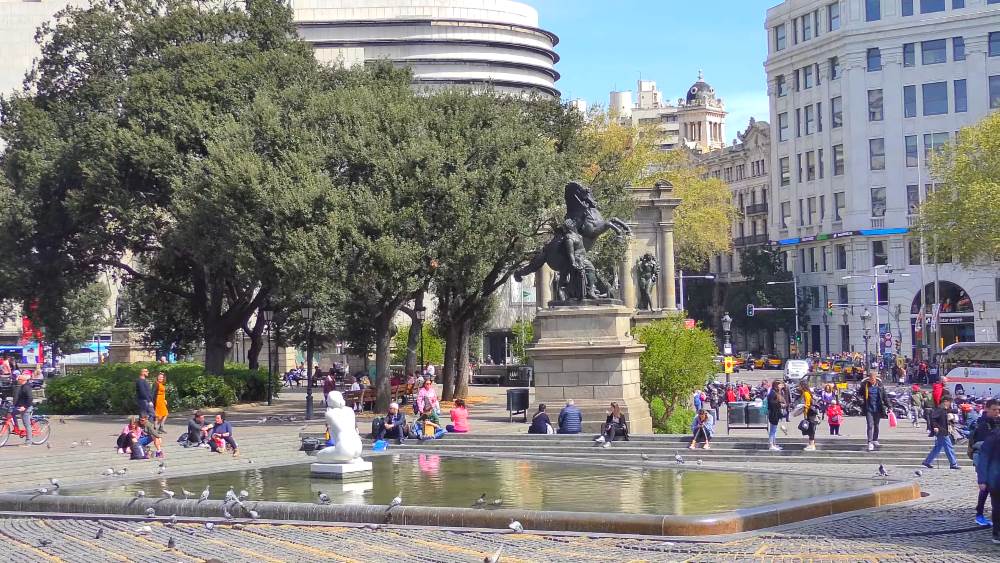 Barcelona's central square - Plaça Catalunya