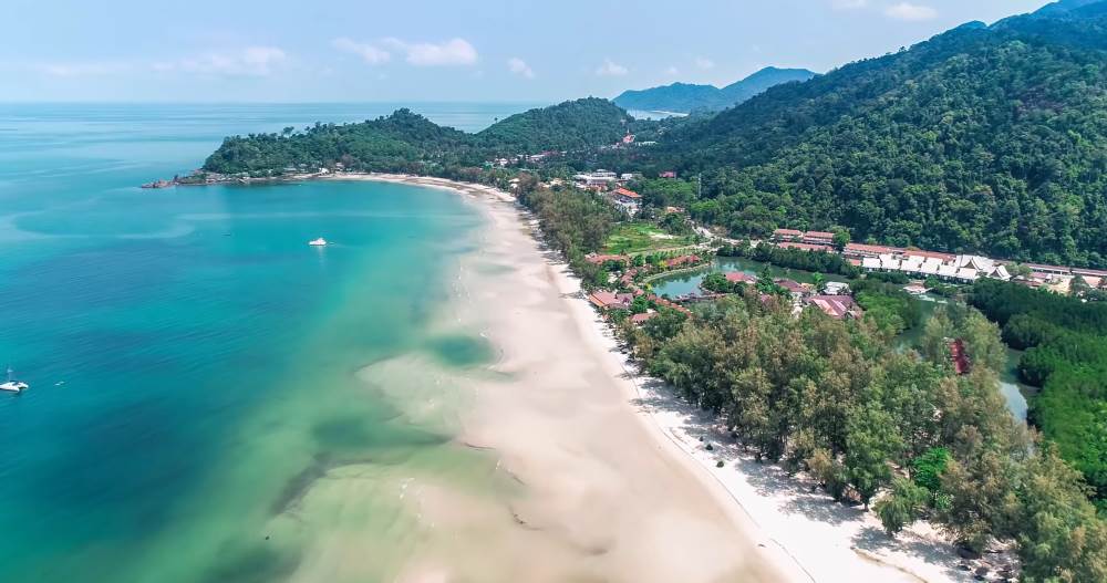 From Pattaya you can go to the island of Ko Chang