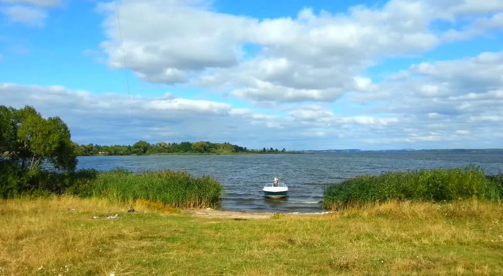 Rest and fishing on the Minsk Sea