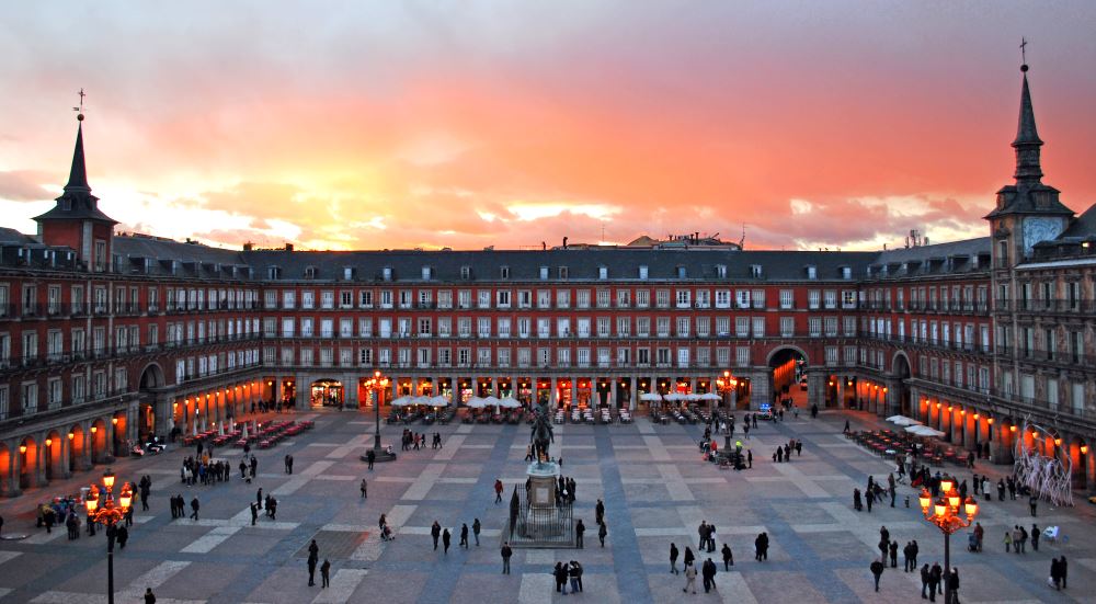 Главная площаь Мадрида в Испании - Пласа Майор
