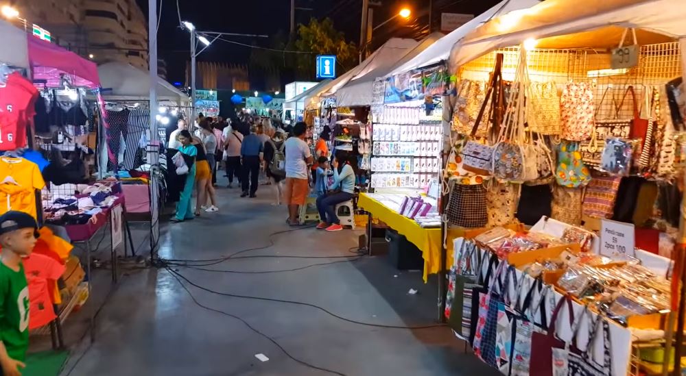 Weekend Market in Pattaya - Theprasit