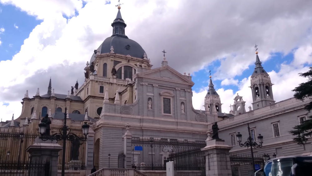 Кафедральный Собор Альмудена в Мадриде