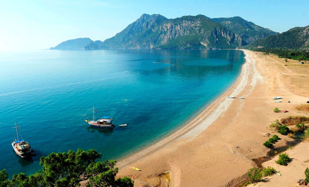 Кемер - курорт Турции с песчаным пляжем на Средиземном море