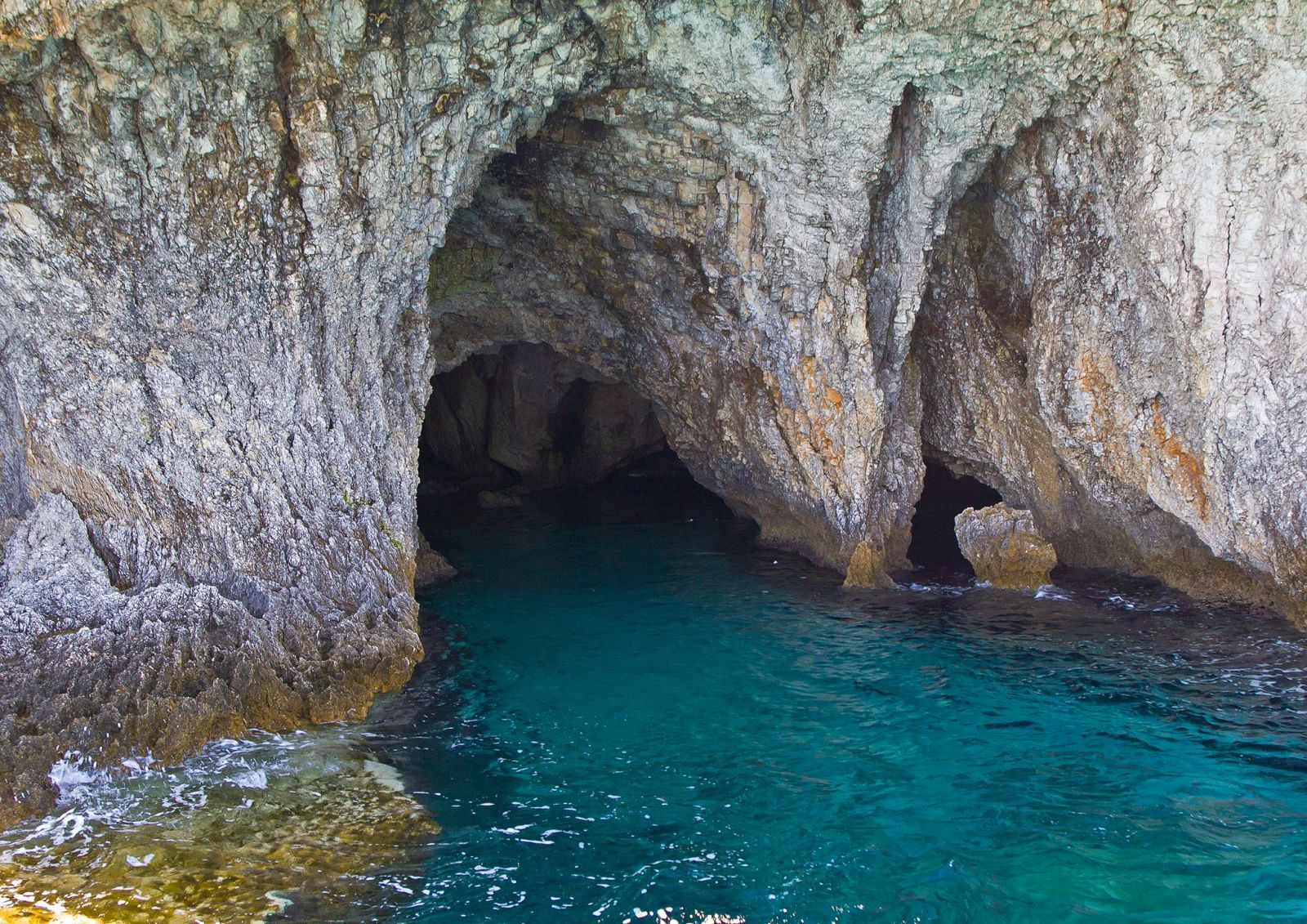 Морские пещеры