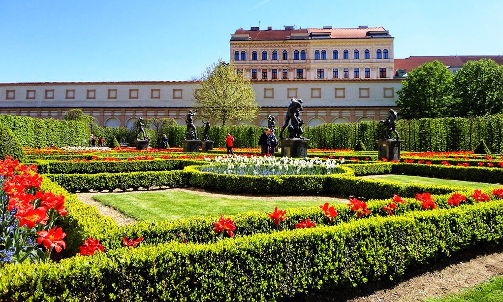 The royal garden on the territory of the complex